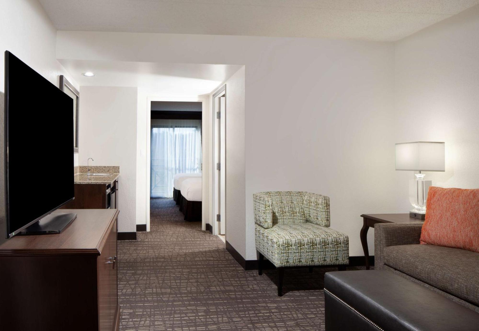 Embassy By Hilton Airport Hotel