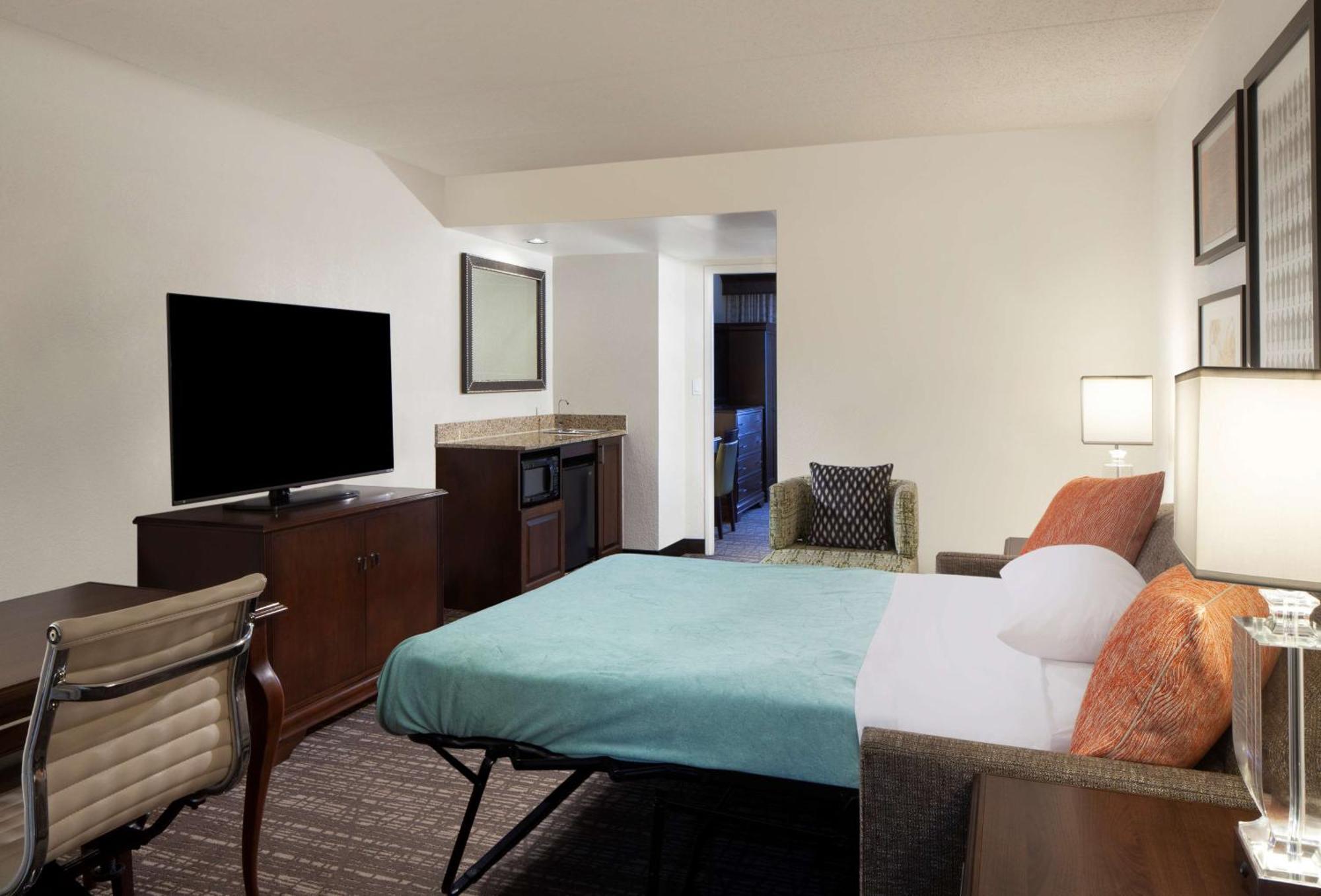 Hotel Embassy By Hilton Airport