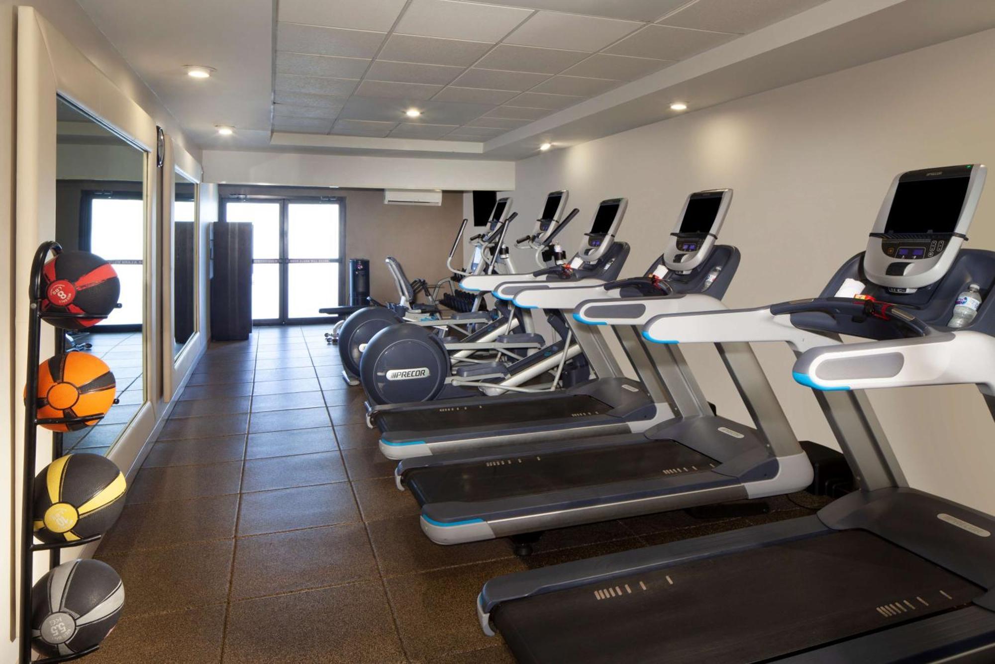 Embassy By Hilton Airport Hotel Philadelphia