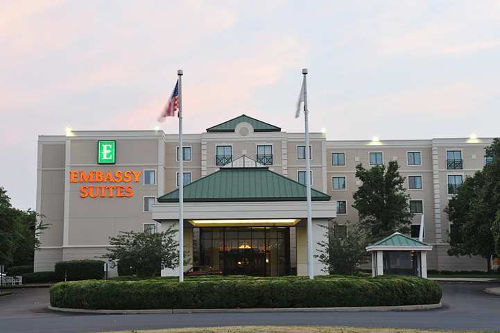 Hotel Embassy By Hilton Airport 4*