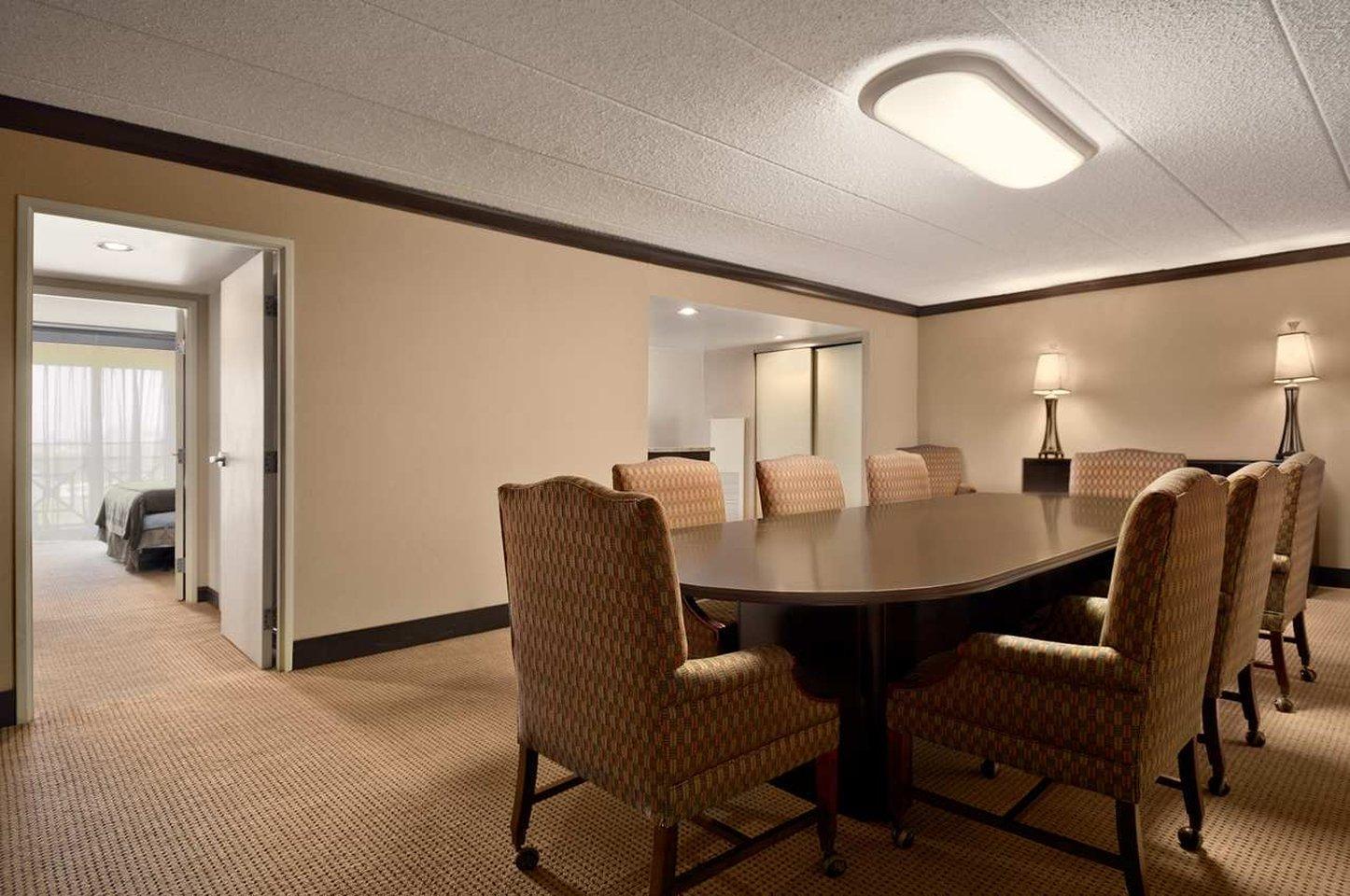 Hotel Embassy By Hilton Airport 4*