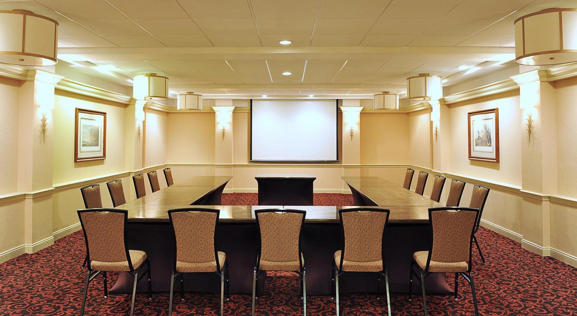 Embassy By Hilton Airport Hotel 4*