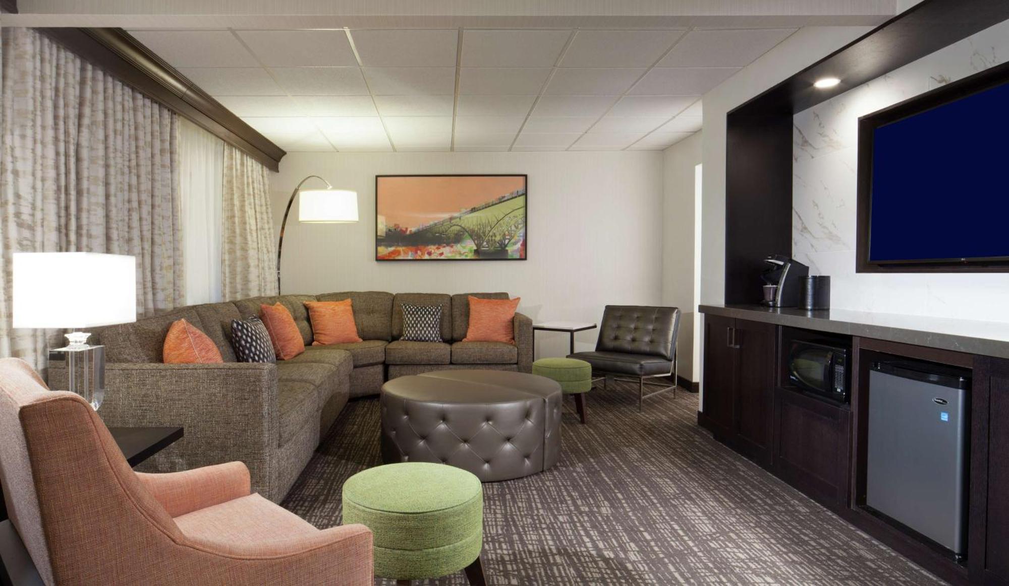 Hotel Embassy By Hilton Airport Philadelphia