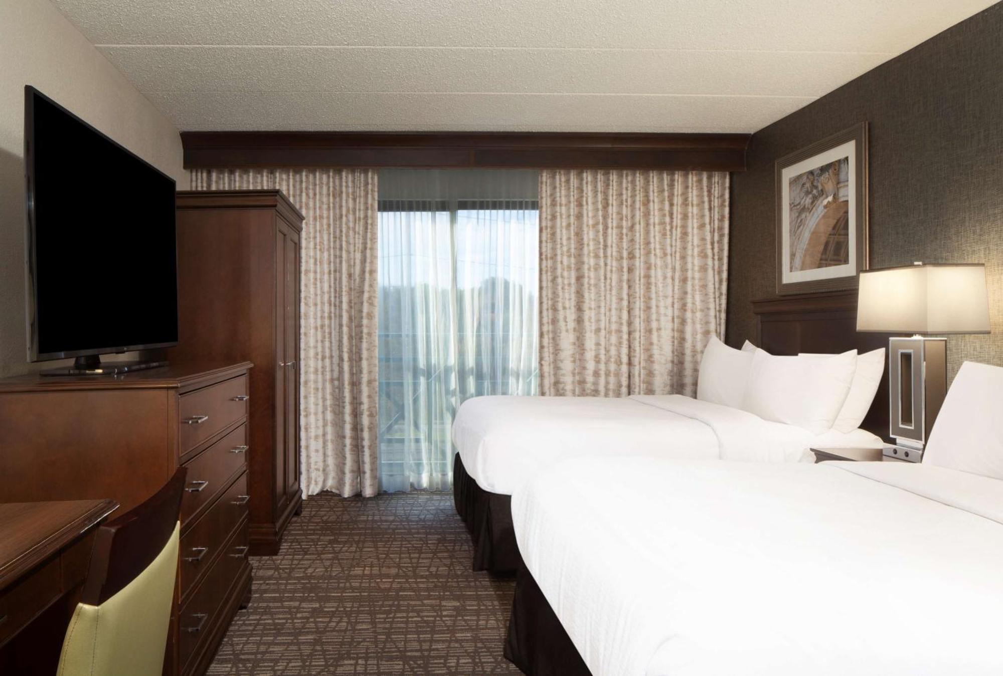 Hotel Embassy By Hilton Airport 4*