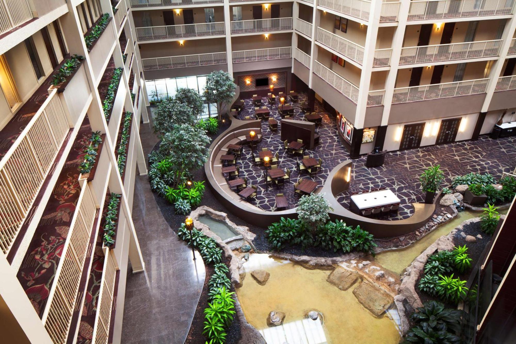 Hotel Embassy By Hilton Airport 4*