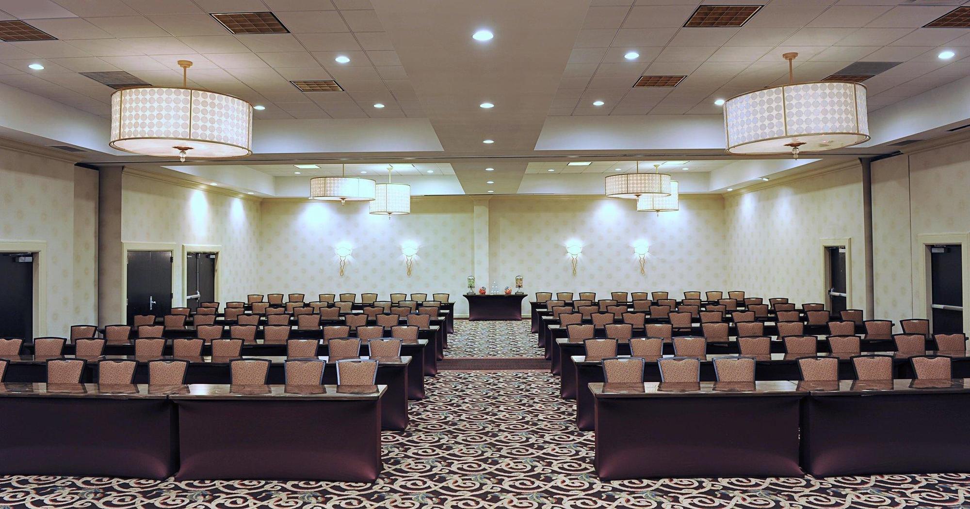 Hotel Embassy By Hilton Airport Philadelphia