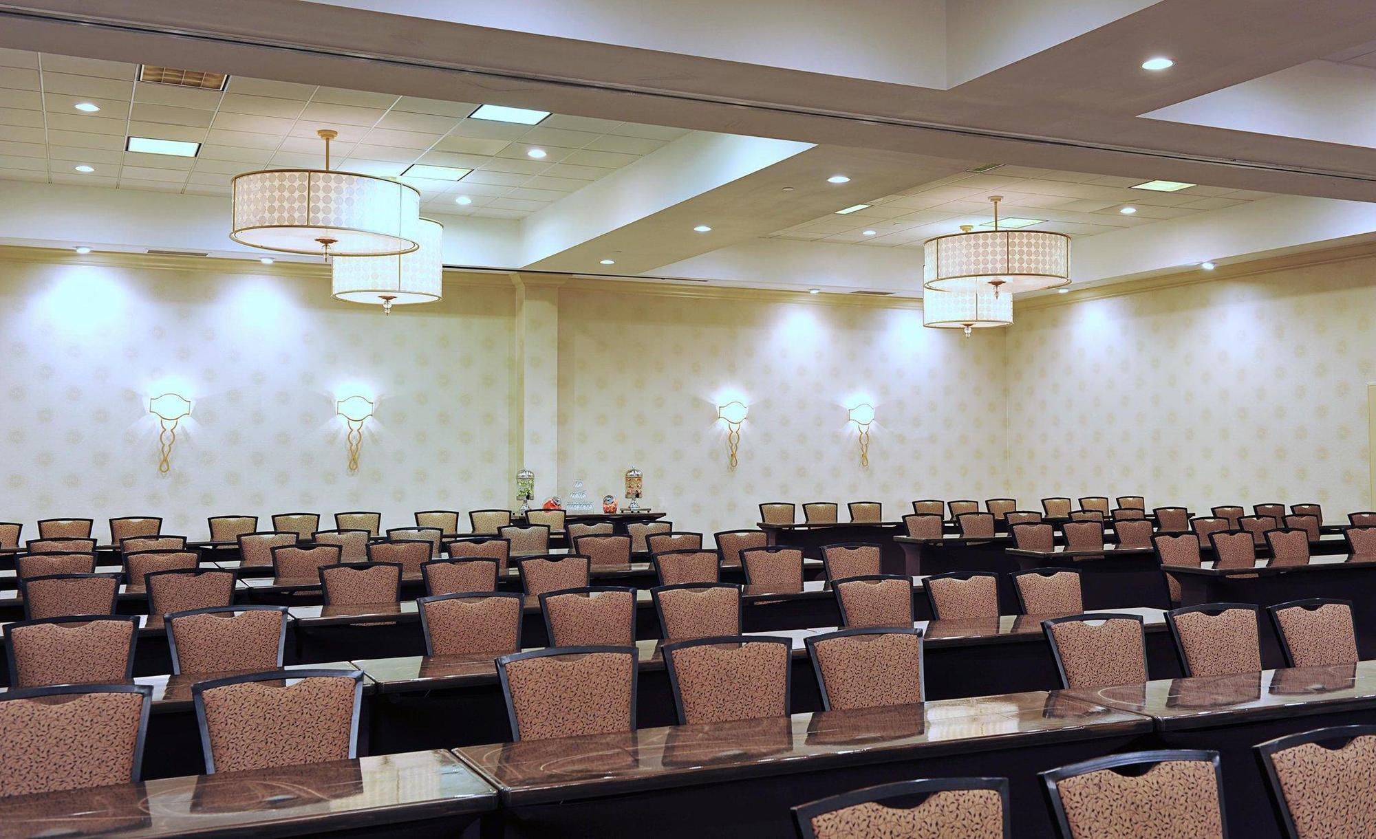 Embassy By Hilton Airport Philadelphia