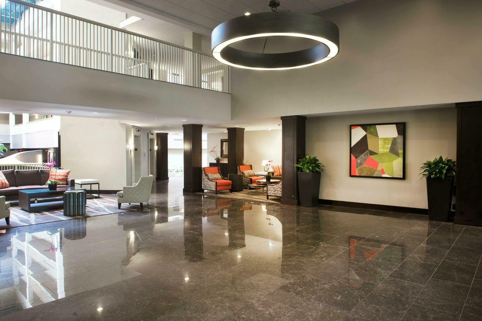 Hotel Embassy By Hilton Airport 4*